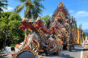 KERETA ANGIN MUSIK TONGTONG: Dekorasi megah kereta angin Musik Tongtong berhiaskan ukiran khas Madura dan figur sapi karapan terparkir megah, siap memeriahkan rangkaian Hari Jadi Sumenep ke-757.