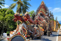 KERETA ANGIN MUSIK TONGTONG: Dekorasi megah kereta angin Musik Tongtong berhiaskan ukiran khas Madura dan figur sapi karapan terparkir megah, siap memeriahkan rangkaian Hari Jadi Sumenep ke-757.