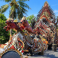 KERETA ANGIN MUSIK TONGTONG: Dekorasi megah kereta angin Musik Tongtong berhiaskan ukiran khas Madura dan figur sapi karapan terparkir megah, siap memeriahkan rangkaian Hari Jadi Sumenep ke-757.