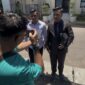 Kuasa hukum korban dari LBH A Quality Law Firm, Sulton Amrilladzi (kiri) dan Hodaivi (kanan), saat memberikan keterangan kepada wartawan di Mapolresta Sumenep terkait kasus penipuan dan penggelapan Rp200 juta. (diluartv photo)
