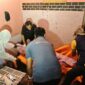 Polisi lakukan identifikasi korban di TKP. (Diluartv Photo)